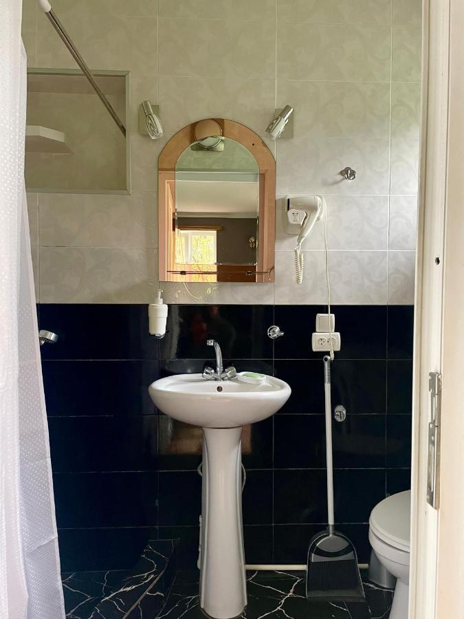 Piligrim Kazbegi Hotell Exteriör bild