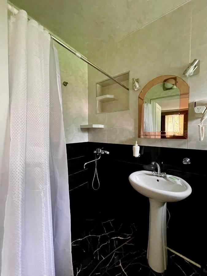 Piligrim Kazbegi Hotell Exteriör bild