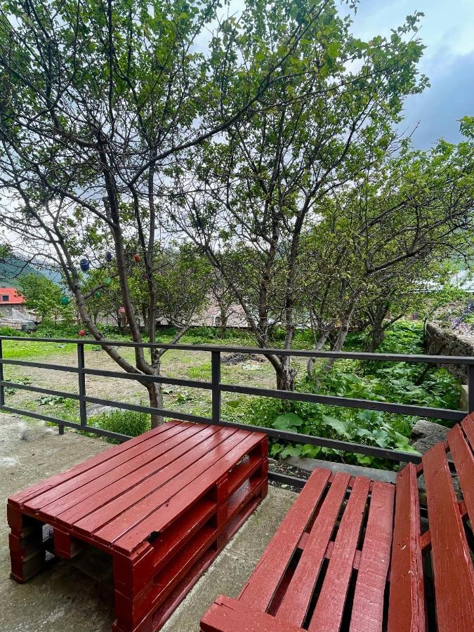 Piligrim Kazbegi Hotell Exteriör bild