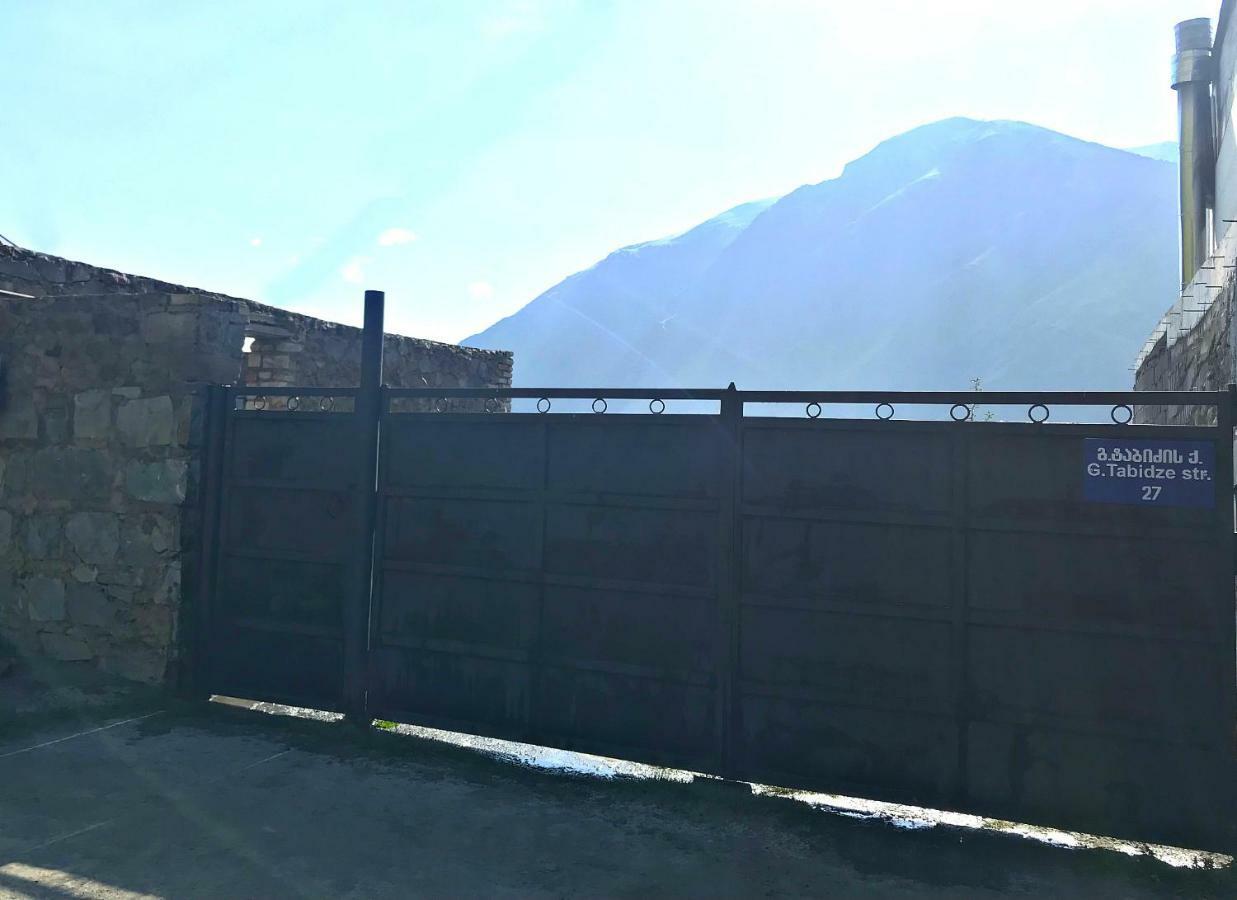 Piligrim Kazbegi Hotell Exteriör bild